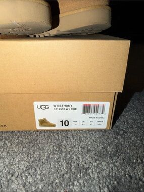 UGG W Bethany Tan Suede Short Boot